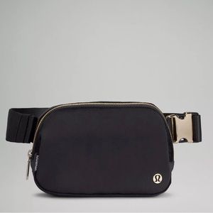 NWT Lululemon Everywhere Belt Bag VELOUR in Black!! ✨